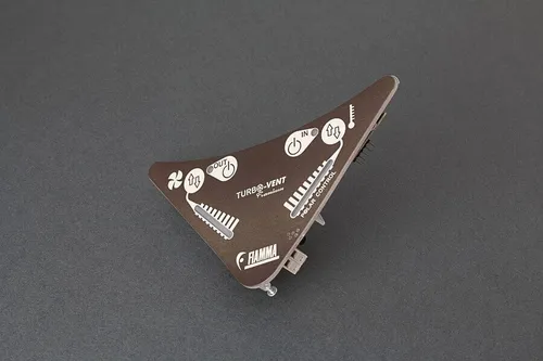 Fiamma Turbo Vent Premium 40x40 ECU - Elektronische Dachfensterplatine für optimierte Luftzirkulation im Campingbereich, ideal für komfortables Reisen und entspannte Aufenthalte.