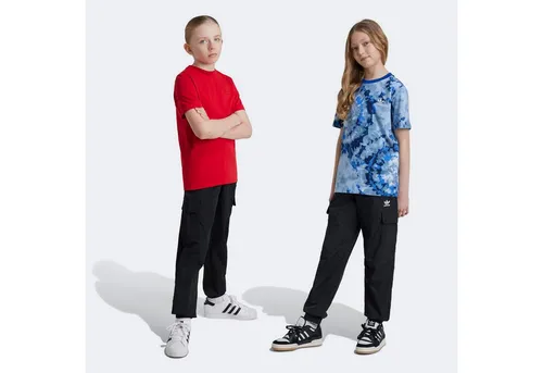 adidas Originals Sporthose KIDS schwarz 128 - Sportliche Kinderhose in Schwarz, gefertigt aus 100% Polyamid. Mit elastischem Bund und Kordelverschluss für optimalen Komfort. Ideal für aktive Kids und maschinenwaschbar.