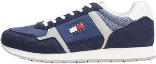 Tommy Jeans TJM RUNNER CASUAL Sneaker - Sportlicher Schnürschuh mit seitlicher Logoflag, ideal für Freizeit und modische Akzente. Fällt klein aus, bitte eine Größe größer bestellen.
