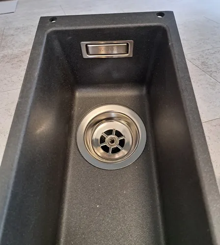 BLANCO SUBLINE 160-U | Granitspüle aus SILGRANIT anthrazit - Unterbauspüle für 30 cm Unterschränke mit 2-in-1 Beckenform. Hochwertiger SILGRANIT-Kunststein, pflegeleicht und hitzeunempfindlich. Ideal für stilvolle Küchen mit zusätzlichem Arbeitsplatz.
