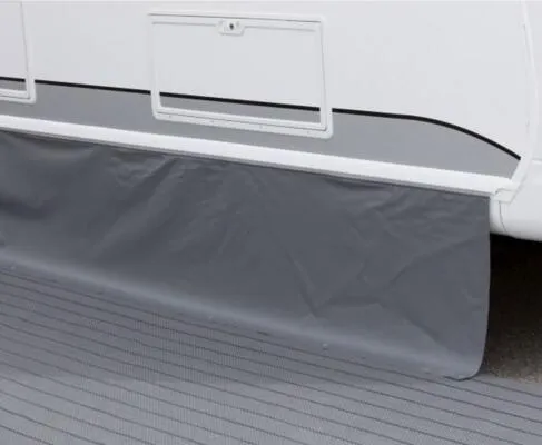 Hindermann Standard Bodenschürze, dunkelgrau, 600x50cm - Bodenschürzen & Radkastenabdeckungen – Ideal als Windschutz und Sichtblende für Ihr Vorzelt, bietet diese hoch belastbare Schürze mehr Wohnqualität beim Campen.