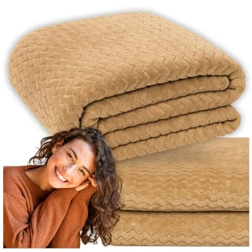 ZOLTA Kuscheldecke 200x220 cm Beige Wohndecke Tagesdecke Sofaüberwurf warm weich dick geprägtes Muster Oeko-TEX pflegeleicht Geschenk Wohnzimmer Schlafzimmer Skandinavisch Polyester