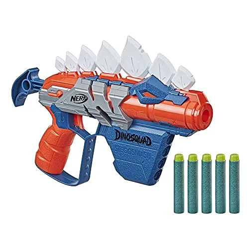 NERF DinoSquad Stego-Smash Dart-Blaster, 4-Dart Aufbewahrung, Spannhebel, 5 NERF Darts, Dinosaurier Design, Stegosaurus-Zacken