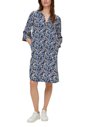 s.Oliver Tunikakleid mit Alloverprint in Blau - Trendfarbe Blau: Das Tunikakleid von s.Oliver überzeugt mit auffälligem Allover-Motiv und hautfreundlicher Viskose-Qualität für höchsten Tragekomfort.