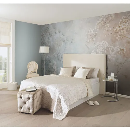 Erismann Fototapete Blumen Motiv Blau Beige 22078-07-01 - Elegante Fototapete aus der Art Edition 2 von Guido Maria Kretschmer, verleiht deinem Raum mit floralem Design in Blau und Beige einen stilvollen Akzent.