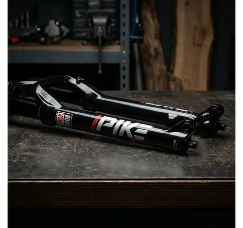 Rockshox 29'' 15x110 mm BoostTM Pike Ultimate C1+ Gabel - Radgabel für optimale Performance mit Pike Flight Attendant 2023+, entwickelt für SRAM-Komponenten und ideal für anspruchsvolle Mountainbiker.