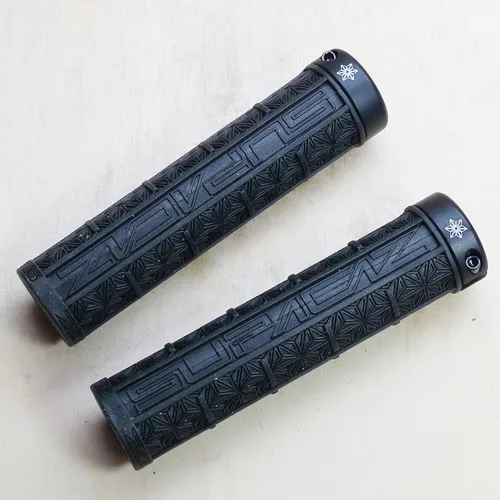 Supacaz Grizips Classic Griffe - schwarz - Universelle Fahrradgriffe mit Klemmring, ergonomisches Design für besseren Halt und Komfort beim Fahren.
