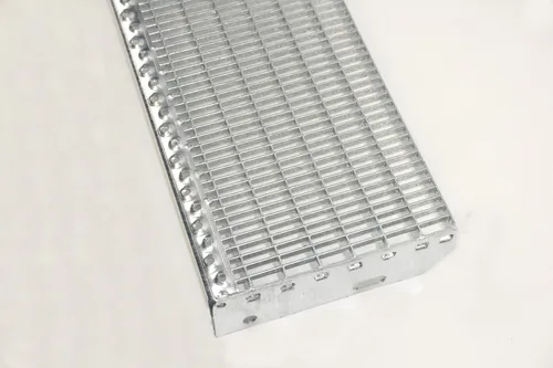 Gitterroststufe verzinkt 1000x240 mm 30/10