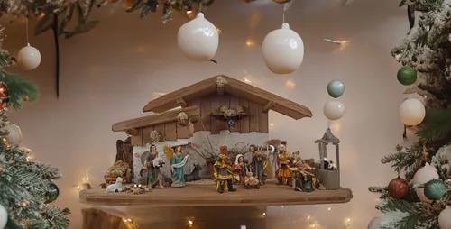 Bezaubernde Weihnachtskrippe Hartmannshof inkl. 11-tlg. Figurensatz