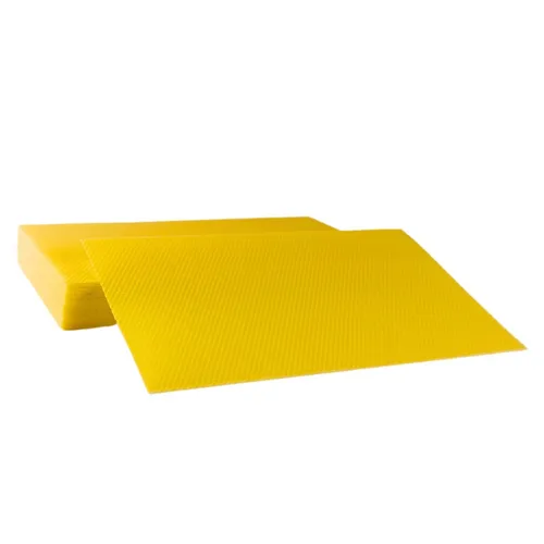 BIENEN SCHMIDT Bienenbeute 2,5kg Mittelwände Langstrothmaß - Bienenbeuten, hergestellt aus 100% reinem Bienenwachs, garantieren hohe Qualität und Maßhaltigkeit für Ihre Imkerei. Ideal für die einfache Verarbeitung und optimale Bienenhaltung.