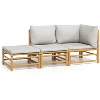 vidaXL 3-tlg. Garten-Lounge-Set mit Hellgrauen Kissen aus Bambus - Elegantes Garten-Lounge-Set aus robustem Bambus, ideal für entspannte Stunden im Freien. Bequeme, dick gepolsterte Kissen sorgen für höchsten Sitzkomfort.
