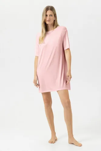 Mey Pure Chic Damen Nachthemd Bonbon Pink (M) - Elegantes langes Nachthemd mit Rundhalsausschnitt und Satin-Details. Ideal für einen stilvollen Schlafkomfort mit luxuriösem Glanz.