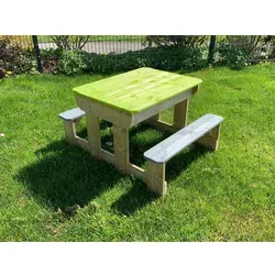 Sand- und Wassertisch Holz inkl. Abdeckung und Bänke 100x80x53 cm - Vielseitiger Sandkasten in Natur-Grün, ideal für kreative Spielstunden im Freien mit zusätzlicher Abdeckung und Sitzbänken.