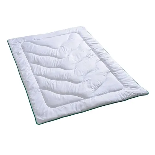 BettwarenShop Extra-Warm Bettenset cool touch 135x200 cm + 80x80 cm - Extra warmes Bettenset mit cool touch Technologie für optimales Schlafklima. Der hochfunktionale Microfaser-Bezug transportiert Feuchtigkeit schnell vom Körper und sorgt für Temperaturausgleich – ideal für Schwitzer.