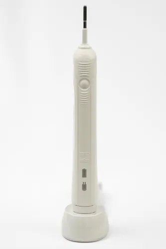 Braun Oral-B Pro 1 750 Elektrische Zahnbürste mit Ladestation