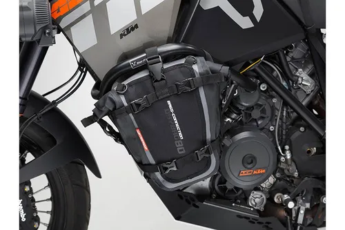 SW-MOTECH Drybag 80 Hecktasche 8L - Wasserdicht und Robust - Leder & Satteltaschen, universelle Passform für fast alle Motorräder, extrem widerstandsfähig und reißfest, mit reflektierenden Details für mehr Sicherheit.
