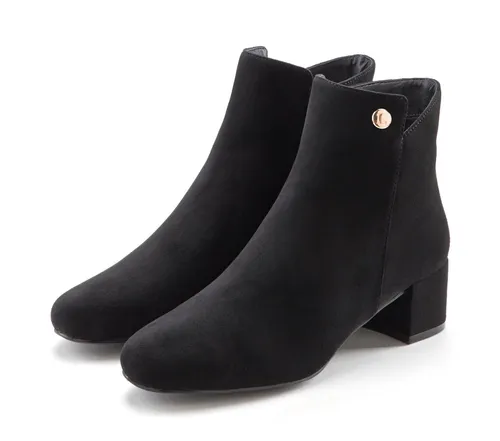 LASCANA Stiefelette mit bequemen Blockabsatz - Wanderschuhe, VEGAN und komfortabel mit 5 cm Blockabsatz für stilvolle Abenteuer.