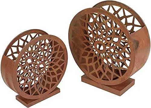 2X Windlicht Ornament aus Metall in Rost Optik, Kerzenhalter mit Windlicht-Glas, Bodenwindlicht, Tischdeko für Wohnzimmer, Balkon & Garten