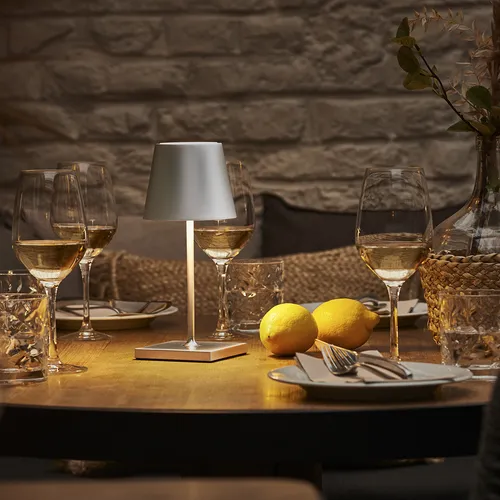 SIGOR Nuindie mini - Dimmbare LED Akku-Tischlampe - Tischlampen für Innen & Außen, spritzwassergeschützt (IP54) und bis zu 12 Stunden Leuchtdauer mit kabelloser, moderner LED-Technik.