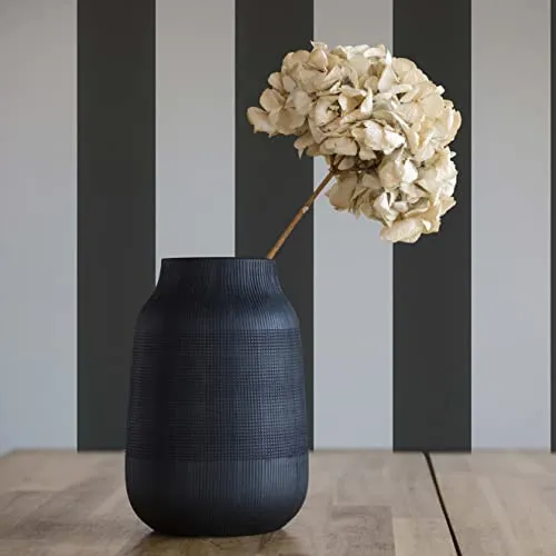 TADESSI Vliestapete Streifen Pepe M1-No.74 - Schwarz-Weiß Streifentapete für stilvolle Wände, lichtbeständig und einfach zu verarbeiten, ideal für kreative Raumgestaltungen.