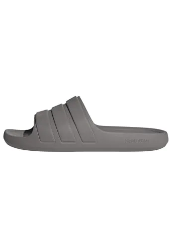 adidas Unisex Adilette Flow Slides - Bequeme Rutsch-Sandalen - Wanderschuhe mit regulärer Passform und einteiliger, vorgeformter Konstruktion für optimalen Komfort und Halt bei jedem Schritt.
