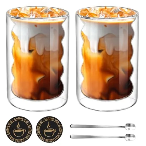 Mkitnvy 2er Set Latte Macchiato GläSer,350ML Doppelwandige GläSer 2 Löffeln 2 Untersetzern,ThermogläSer Doppelwandig aus Borosilikatglas für Cappuccino,Latte,Tee,EIS,Eistee,Iced Americano 2pcs)