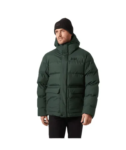 Helly Hansen Nordic Puffy Jacket Herren - Dunkelgrün (418) L - Die Nordic Puffy Jacket von Helly Hansen bietet optimale Wärme und Komfort für kalte Tage. Mit verstellbarer Kapuze, robusten YKK-Reißverschlüssen und wasserabweisender Beschichtung ist sie ideal für Freizeit und Alltag.