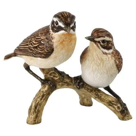 Goebel Braunkehlchenpaar - Vogel des Jahres 2023 - Porzellanfigur des Braunkehlchenpaars, ideal für Vogel-Liebhaber und als dekoratives Highlight in jedem Raum, Höhe: 11 cm.