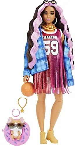 Barbie HDJ46 - Extra Puppe im Basketball Trikot Kleid mit Zubehör - Puppen, inklusive 15 Zubehörteilen und einem süßen Corgi, fördert kreatives Spielen und individuellen Stil für Kinder ab 3 Jahren.