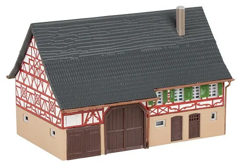 Faller N 232192 Gasthaus zum Ochsen - Baugröße Spur N (1:160), unmontierter Bausatz eines charmanten Fachwerk-Bauernhauses mit Gaststätte, perfekt für Modellbahnanlagen und ab 15 Jahren geeignet.