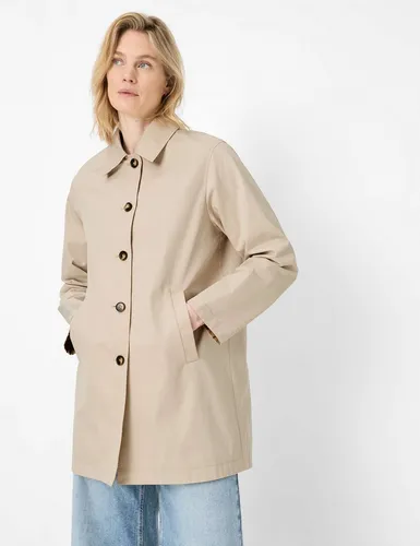 Fuchs Schmitt Style Kurzmantel Chester Sand 48 - Eleganter Damenkurzmantel mit leicht ausgestellter Silhouette, praktischen Leistentaschen und modischem Hemdkragen. Ideal für stilvolle Auftritte in der Übergangszeit.