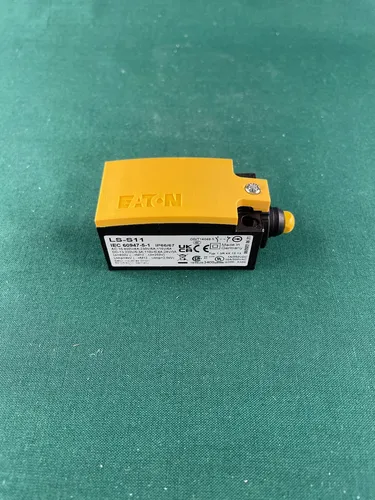 Eaton/Moeller Positionsschalter LS-S11 - Druckschalter mit IP66 Schutzart, ideal für sichere Anwendungen in Stromkreisen, einfache Montage durch Bajonettverschluss und vielseitige Antriebsoptionen in Metall oder Kunststoff.