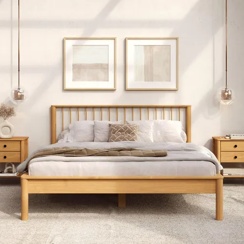 Bett APOANA aus Massivholz 160 x 200 cm – Stabil und Klassisch - Das Bett APOANA bietet eine großzügige Liegefläche von 160 x 200 cm und überzeugt durch seinen stabilen Rahmen aus massivem Kiefernholz. Ideal für ein klassisches Schlafzimmer, inklusive Lattenrost und stabiler Mittelstrebe mit 3 Stützfüßen.