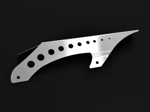 ZIEGER Kettenschutz für Honda XL Transalp & XRV Africa Twin - Kettenschutz aus hochwertigem, geschliffenem Edelstahl in Silber, bietet optimalen Schutz vor Schmutz und Steinschlägen. Perfekte Passform und einfache Montage für Honda XL Transalp und XRV Africa Twin.