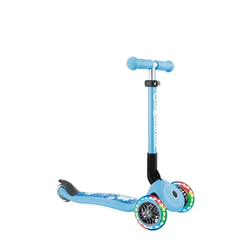 Globber Junior Foldable Fantasy Light Scooter - Pastell Blau-Flowers - Roller für Kinder von 2 bis 6 Jahren mit 3 stabilen Rädern und batterielosen Leuchtrollen für mehr Sichtbarkeit beim Fahren. Höhenverstellbarer Lenker und patentiertes Lenkverriegelungssystem für sicheres Fahren.