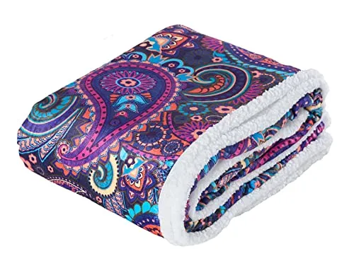 HOME DREAM Paisley Kuscheldecke 150x200 cm - Multicolor - Luxuriöse Tagesdecke im eleganten Paisley Design, 100% pflegeleichte Polyester Flanell Microfaser, wärmend durch Sherpa-Rückseite, ideal für stilvolle Wohnräume.