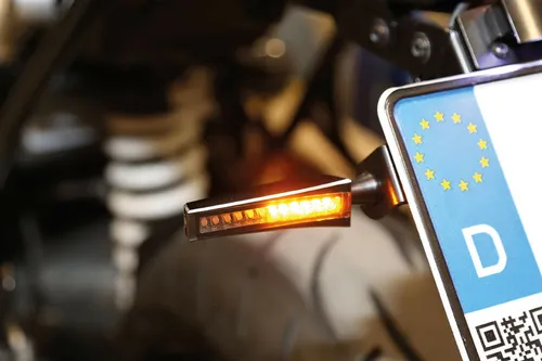 HIGHSIDER LED Sequenz-Blinker STS 1 - E-geprüftes Lauflicht System - Blinker für Mini- & Pocketbikes, Mopeds und Motorräder, ECE geprüft mit modernem LED-Lauflicht und langlebigem Aluminium-Gehäuse in Schwarz.