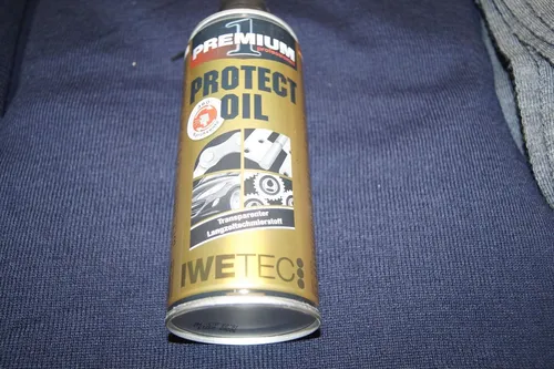 IWETEC Protect Oil Schmiermittel Spray 400ml - Hochwertiges Schmiermittel-Spray für vielseitige Anwendungen, transparent und ideal für den Schutz vor Korrosion und Verschleiß.