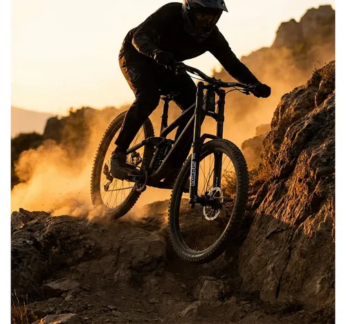 SR Suntour Federgabel SF21 RUX 38 Boost R2C2 EQ PCS T 29 Zoll schwarz - Hochwertige Federgabel mit 200 mm Federweg, ideal für anspruchsvolle Trails und Offroad-Abenteuer. Robust und zuverlässig für den professionellen Einsatz.