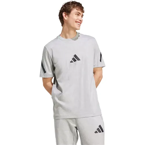 adidas Men's Z.N.E. T-Shirt - Cooles Tragegefühl in Grau - T-Shirts für Herren, regulär geschnitten mit Rundhalsausschnitt und 100 % Baumwolle für ein angenehm kühles Hautgefühl.