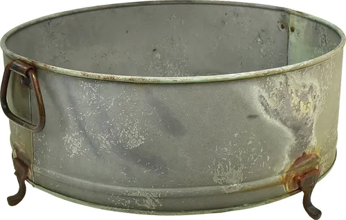 Vintage Metallschale mit Füßen und Rost-Detail in grau von Viana