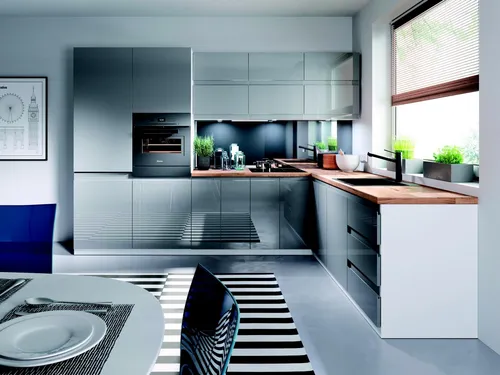 Moderne L-Form Küchenzeile Grau – Maßfertigung & Design Möbel - Stylische Küchenzeile in Grau mit 15 Teilen, inklusive Schubfächern und freistehender Montage. Perfekt für platzsparende Lösungen und modernes Wohnen.