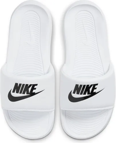 Nike Damen Victori One Slide Sandal, Weiß/Schwarz, 44.5 EU - Bequeme Gummipantoffeln mit Schaumstoff-Zwischensohle für optimalen Komfort. Ideal für Alltag und Freizeit, vereinen sie stilvolles Design mit hochwertigen Materialien für Langlebigkeit und Leichtigkeit.