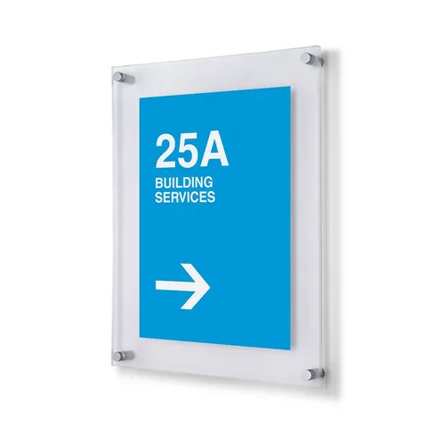 Showdown Displays Schildersystem FS25 A4 mit Trägerplatte - Professionelles Acryl-Schildersystem für Wandmontage. Ideal für Büros und öffentliche Einrichtungen, leicht zu montieren und mit schnellem Posterwechsel. Hochwertige Materialien für eine elegante Präsentation.