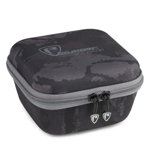 Fox Rage Camo Voyager Hard Accessory Wallet - Angeltasche für Spinnangler, mit 7 belüfteten Klarsichthüllen und Ringbuchsystem für einfachen Zugriff auf dein Zubehör. Maße: 9x15x15cm, ideal zum Schutz von Kunstködern.
