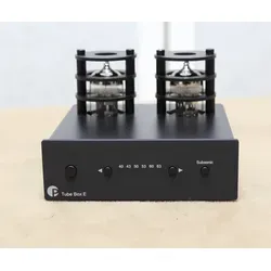 Pro-Ject Tube Box E schwarz - Röhren-Phono-Vorverstärker MM+MC - Der Pro-Ject Tube Box E in Schwarz ist ein kompakter Röhren-Phono-Vorverstärker für MM und MC. Mit flexibler Kapazitätsanpassung und austauschbaren Röhren bietet er eine individuelle Klanggestaltung und hervorragende RIAA-Entzerrung.