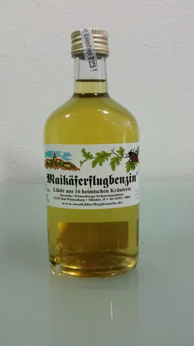 Maikäferflugbenzin Kräuterlikör 45 % - Rarität aus 16 heimischen Kräutern - Likör mit 45 % Alkoholgehalt, hergestellt in Deutschland. Genießen Sie den einzigartigen Geschmack von 16 heimischen Kräutern in einer stilvollen 0,35 l Flasche.