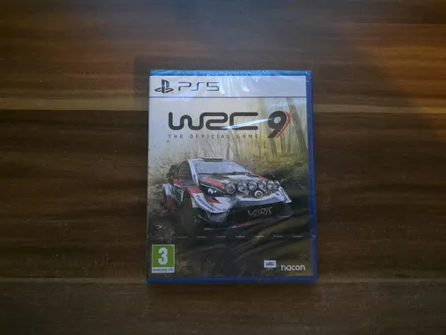 WRC 9 (PS5) - Offizielles FIA Rallye Spiel - Spiele für PlayStation 5 mit realistischen Fahrzeugphysiken und über 50 offiziellen Teams. Erlebe den Karrieremodus mit optimierten Gameplay-Mechaniken für ein intensives Rallye-Erlebnis!