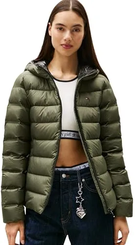 Tommy Jeans Damen Tjw Slim Hood Prnt Down Jckt Ext Dw0dw21617 Pufferjacke, Pewter Green, M EU - Funktionsjacke aus 100% recyceltem Polyester, bietet optimalen Tragekomfort und Schutz vor Wind und Wetter, ideal für jeden Anlass.
