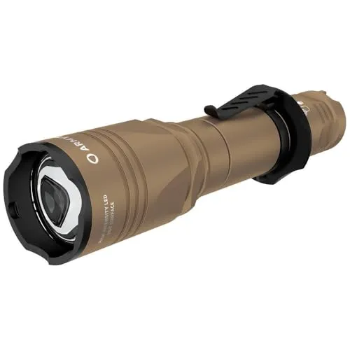 Armytek Neu Dobermann Pro Warm Sand - Taktische LED Lampe - Taschenlampe mit 1400 lm Lichtstrom, wasserdicht (IP68) und magnetisch, ideal für Outdoor-Abenteuer und Notfälle. USB wiederaufladbar mit über 10 Stunden Betriebsdauer.
